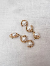 Load image into Gallery viewer, Gold and Pearl Earrings