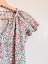 Load image into Gallery viewer, Green Floral Print Blouse - Size M