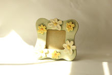 Load image into Gallery viewer, Little Daisy Photo Frame