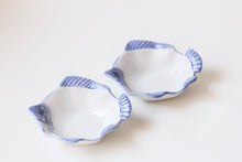 Load image into Gallery viewer, Blue and White Fish Dishes