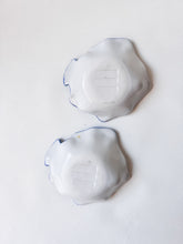 Load image into Gallery viewer, Blue and White Fish Dishes