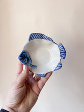 Load image into Gallery viewer, Blue and White Fish Dishes