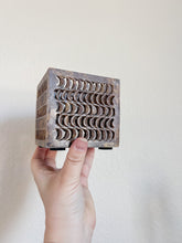 Load image into Gallery viewer, Crescent Moon Candle Holder