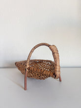 Load image into Gallery viewer, Tear Drop Wicker Basket