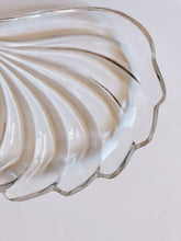 Load image into Gallery viewer, Clear Glass Shell Platter