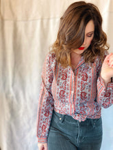 Load image into Gallery viewer, Silk Paisley Button Down - Size Small