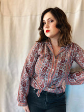 Load image into Gallery viewer, Silk Paisley Button Down - Size Small