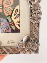 Load image into Gallery viewer, Silver Floral 3.5x5 Frame