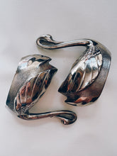 Load image into Gallery viewer, Silver Swan Swan Candle Holders