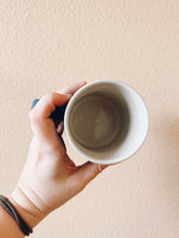 Load image into Gallery viewer, Blue and White Seashell Mug