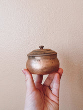 Load image into Gallery viewer, Little Brass Floral Compact