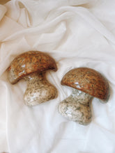 Load image into Gallery viewer, 1960s Alabaster Mushroom Bookends