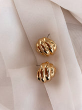 Load image into Gallery viewer, 80s Gold Earrings