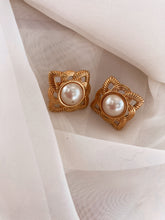 Load image into Gallery viewer, Gold and Pearl Earrings