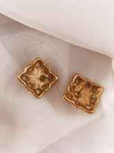 Load image into Gallery viewer, Gold and Pearl Earrings