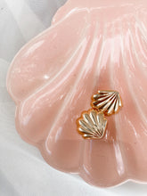 Load image into Gallery viewer, Gold Shell Earrings