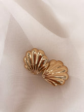 Load image into Gallery viewer, Gold Shell Earrings