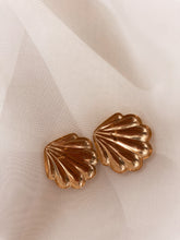 Load image into Gallery viewer, Gold Shell Earrings