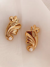 Load image into Gallery viewer, Swirling Gold and Pearl Earrings