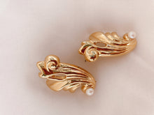 Load image into Gallery viewer, Swirling Gold and Pearl Earrings