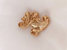 Load image into Gallery viewer, Swirling Gold and Pearl Earrings
