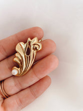 Load image into Gallery viewer, Swirling Gold and Pearl Earrings