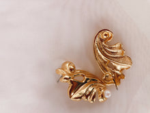 Load image into Gallery viewer, Swirling Gold and Pearl Earrings
