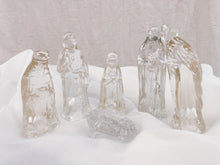 Load image into Gallery viewer, Miniature Glass Nativity Set