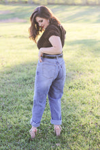 Load image into Gallery viewer, Levi 550s Relaxed Fit - Size 12