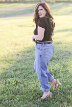 Load image into Gallery viewer, Levi 550s Relaxed Fit - Size 12