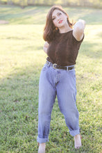 Load image into Gallery viewer, Levi 550s Relaxed Fit - Size 12