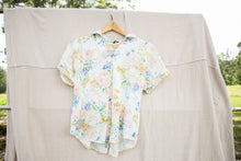 Load image into Gallery viewer, Preloved Floral Blouse - Size PS