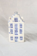 Load image into Gallery viewer, Blue and White House Planter