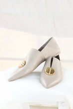 Load image into Gallery viewer, Preloved Mercedes Castillo Loafers - Size 5