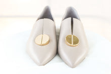 Load image into Gallery viewer, Preloved Mercedes Castillo Loafers - Size 5
