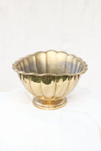 Load image into Gallery viewer, Scalloped Brass Bowl