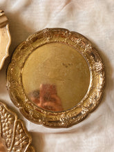 Load image into Gallery viewer, Brass Platter Set