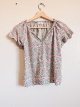 Load image into Gallery viewer, Green Floral Print Blouse - Size M
