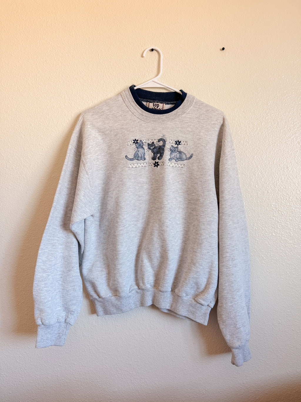 Blue and Grey Cat Crewneck - M