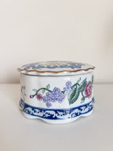 Load image into Gallery viewer, Porcelain Trinket Box
