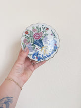 Load image into Gallery viewer, Porcelain Trinket Box
