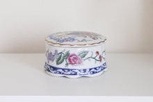 Load image into Gallery viewer, Porcelain Trinket Box
