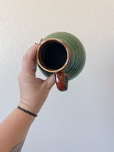 Load image into Gallery viewer, Green &amp; Brown No Spill Coffee Mug
