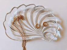 Load image into Gallery viewer, Clear Glass Shell Platter
