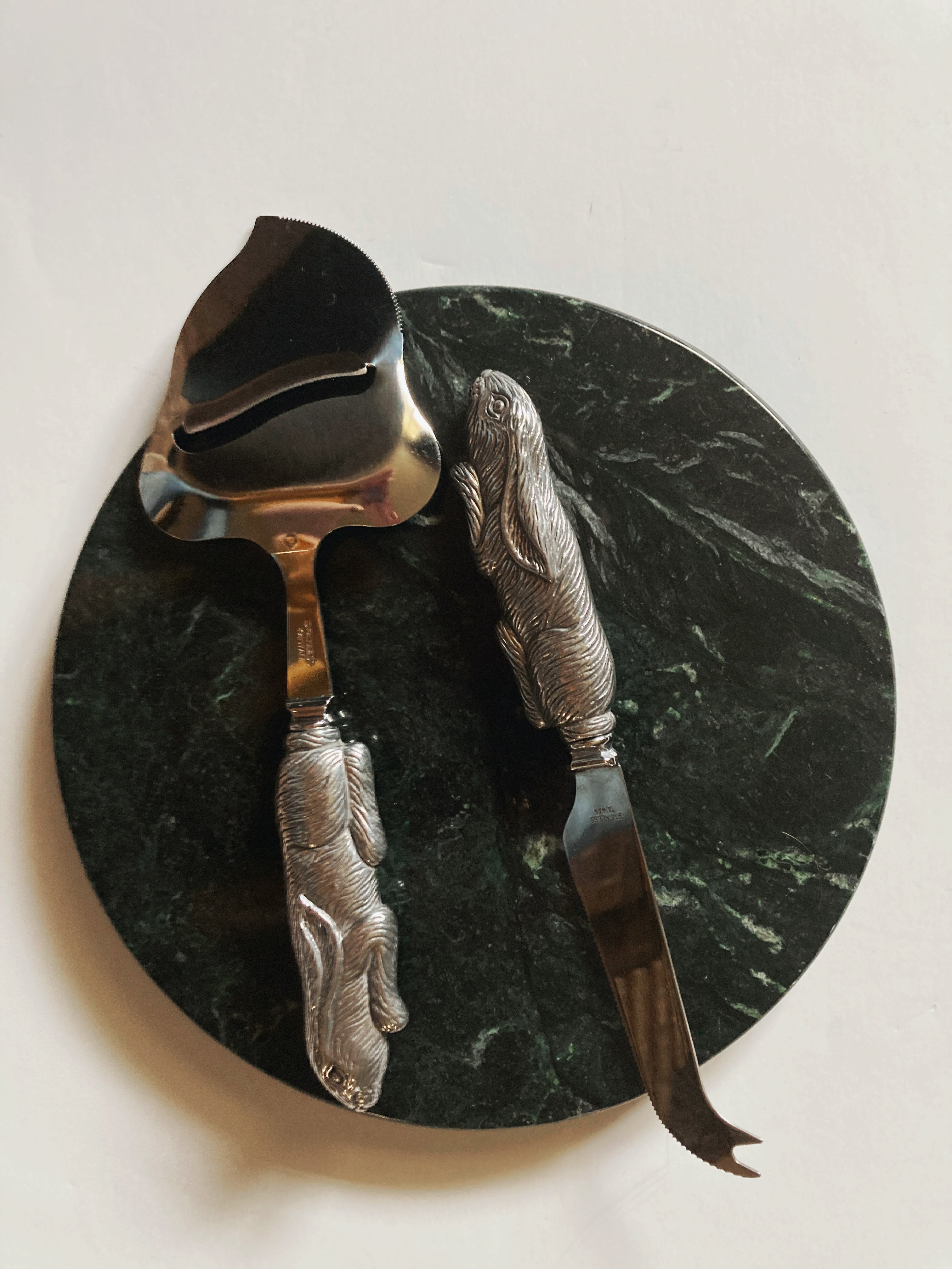 Marble Cheese Plate with Rabbit Knives
