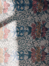 Load image into Gallery viewer, Vintage Botanical Throw Blanket
