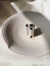 Load image into Gallery viewer, Ivory Ikebana Flower Vase
