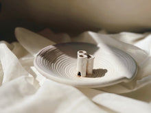 Load image into Gallery viewer, Ivory Ikebana Flower Vase
