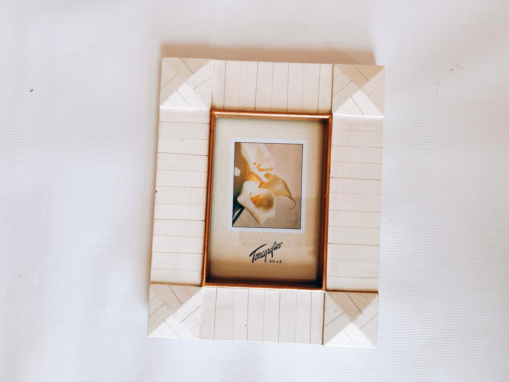 Ivory Striped 3.5x5 Photo Frame